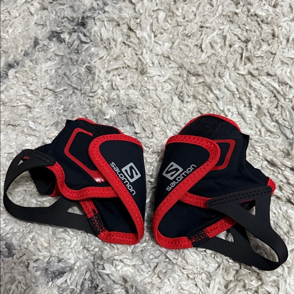 Salomon Black and Red Trail Gaiter Small S New - Picture 1 of 2
